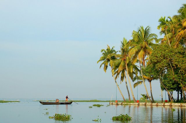 kumarakom houseboat